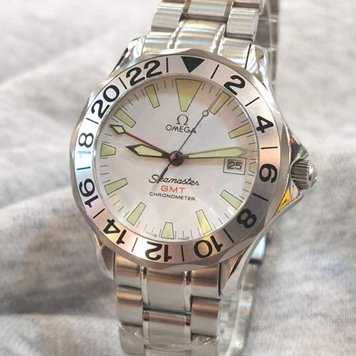 紳士用腕時計 オメガコピー シーマスター GMT 2538.20 ホワイト 男の魅力を演出
