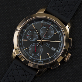 機能性とデザイン性を兼ね備えるIWCパイロット イエローゴールド Automatic 43mm クロノグラフ デイト表示