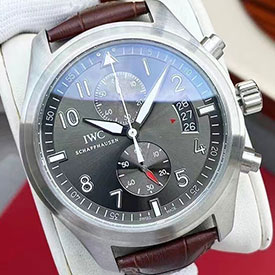 人気シリーズ IWCパイロット クロノグラフIW387808 45mm クォーツムーブ搭載 グレーダイアル 日付表示