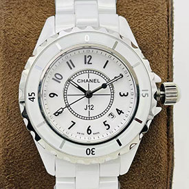 シャネルコピー J12 クォーツ ウォッチ 33mm H0968 デイト ホワイト 文字盤 レディース 腕時計