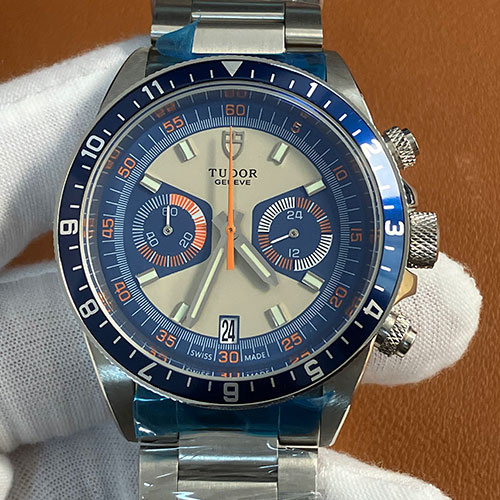 チュードル  ヘリテージ クロノグラフ 40mm クォーツムーブメント！