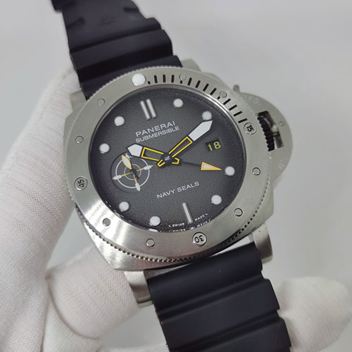 パネライコピー通販 サブマーシブル Gmt ネイビーシールズ PAM01323 ブラック ikebukuro777時計店