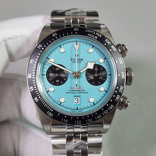 【M+製】チューダーコピー ブラックベイ クロノグラフ ウォッチ フラミンゴブルー M79360N-0024 完成度が完璧