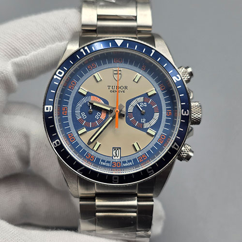 チュードル  ヘリテージ クロノグラフ 40mm クォーツムーブメント！